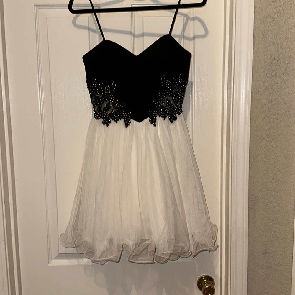 BEAUTIFUL BLACK AND WHITE DRESS WITH SPARKLES